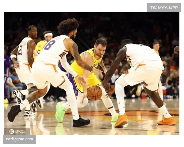 湖人逆转太阳取胜，末节利用对方进攻停滞打出多次快攻